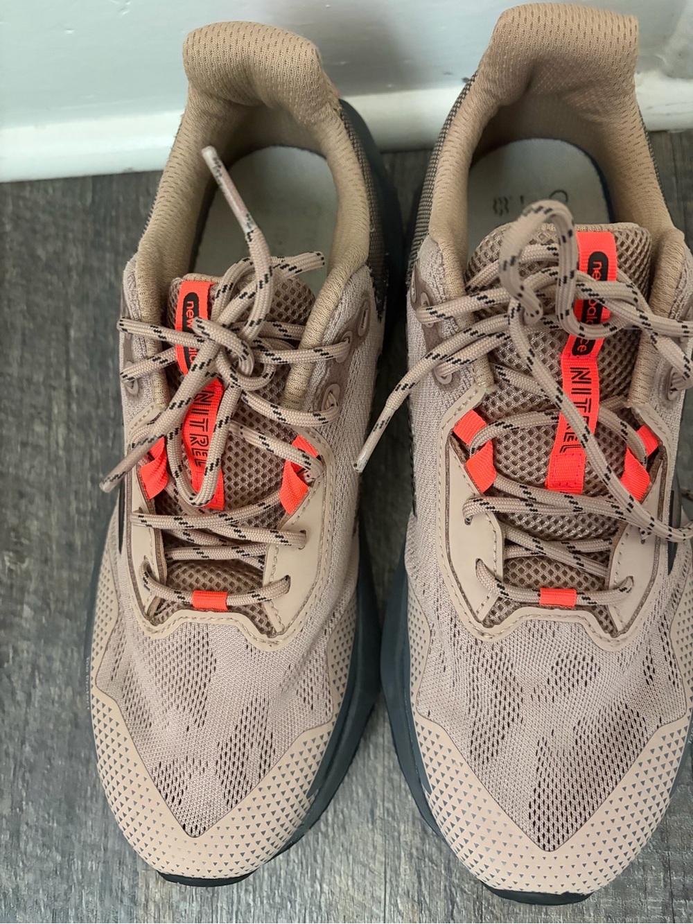 New Balance Men's Beige and Orange Athletic Sneakers
